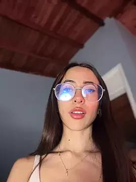 Freechat lauravasquez on StripChat