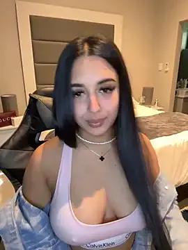 LilMisIndianx on StripChat 