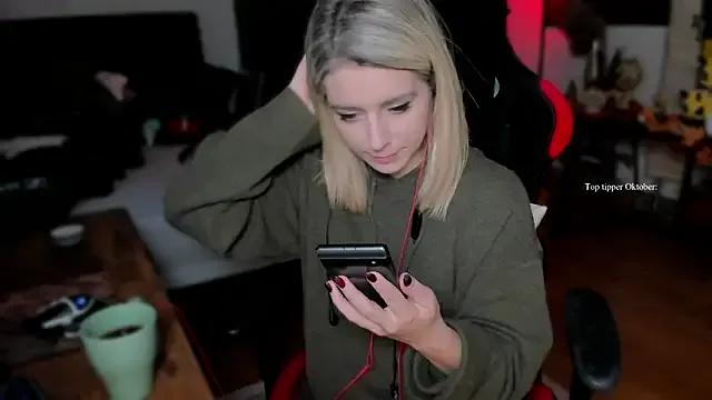 Freechat Lisaonthemoon on StripChat