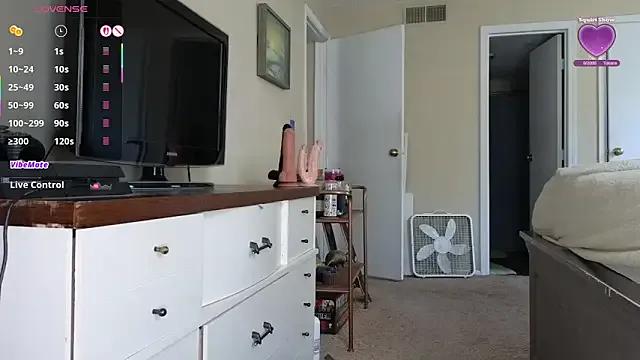 Freechat LoveSaraChristine on StripChat