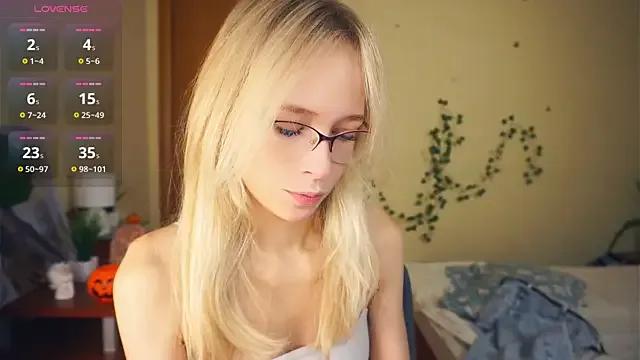 Freechat LynetBurby on StripChat