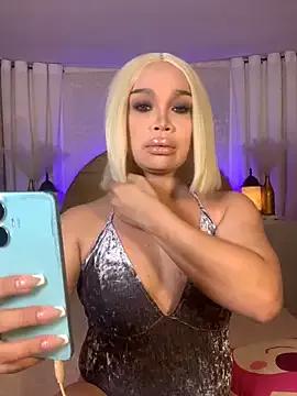 Madameblonde on StripChat 