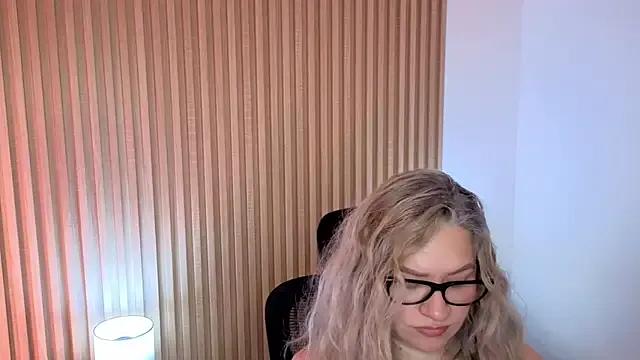 MarianL0ve — play with my tits 