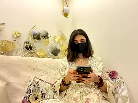 Freechat MaYaa__11 on StripChat