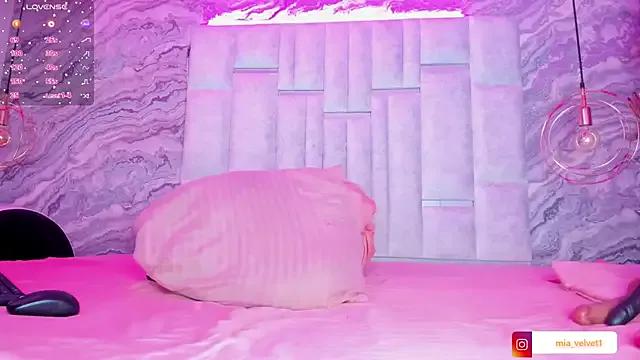 MiaVelveett — Freechat on StripChat