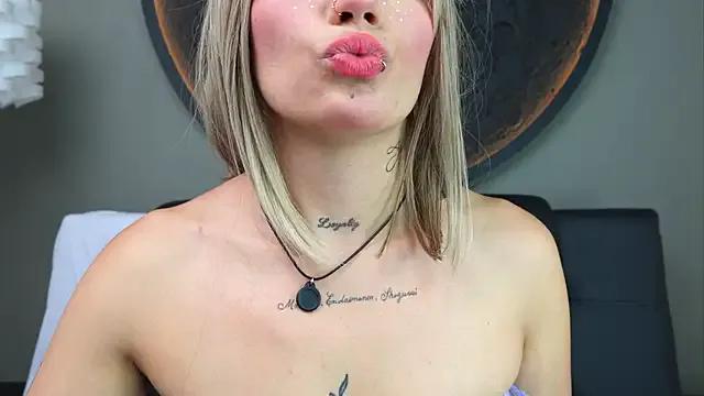 Freechat miss_sharlotte18 on StripChat
