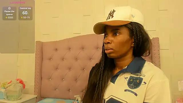 Freechat MonicaSchwartz on StripChat