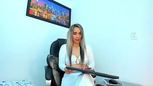 Freechat Ms_lunaRose on StripChat