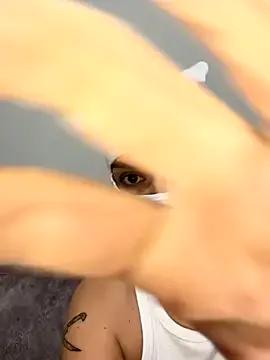 Nikki_Hoee — Strip tease top less et string 