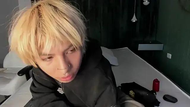 OliIverr22 on StripChat 