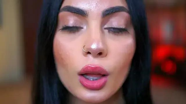 RavennaDArcy — Get me undressed <3