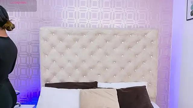 Sara_Desire on StripChat 