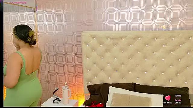 Sara_Desire on StripChat 