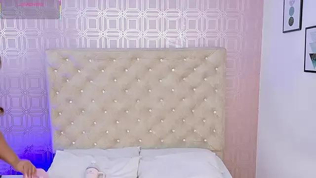 Sara_Desire on StripChat 