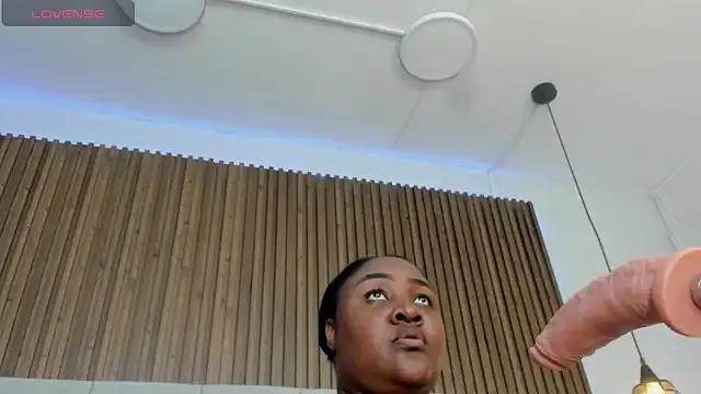 Saravy_Blandon on StripChat 