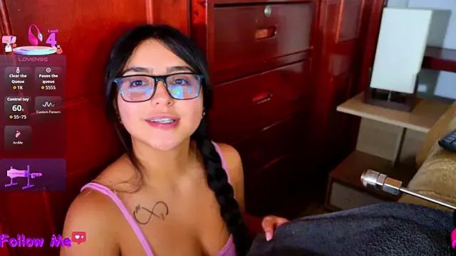 Freechat scarlleth_ on StripChat