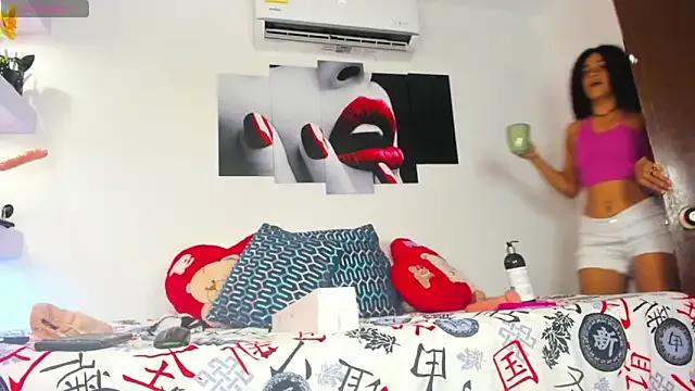 TabyJhonson — Twerk and spanks ass