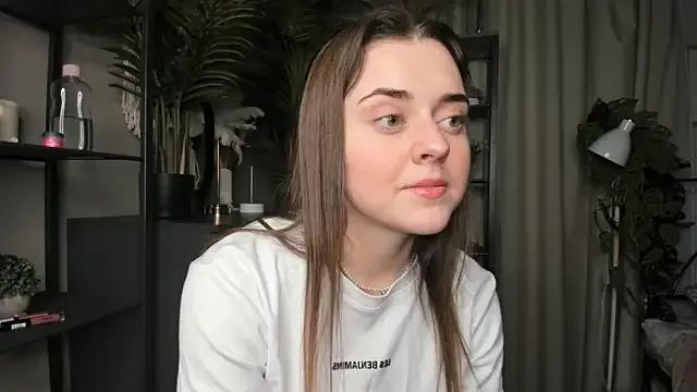 ThelmaJusto — Take off shorts and slap peach^^